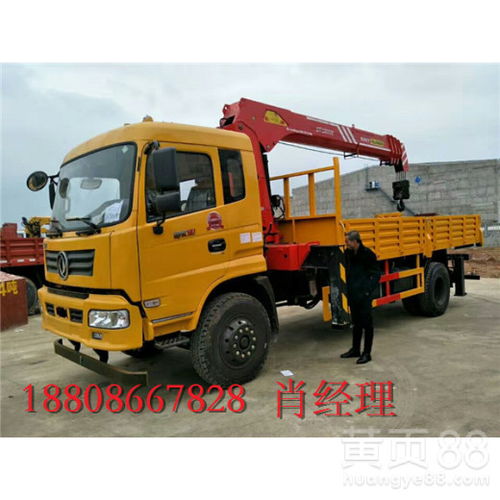 東風(fēng)隨車吊圖片與10噸隨車吊廠家 清障車的多功能解決方案